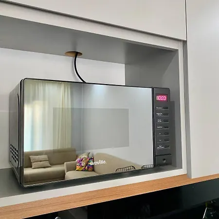 Lägenhet Stylish 1br Flat Pool View & 10 Min Walk To *