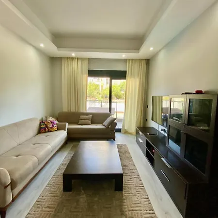 Stylish 1br Flat Pool View & 10 Min Walk To Lägenhet Alanya