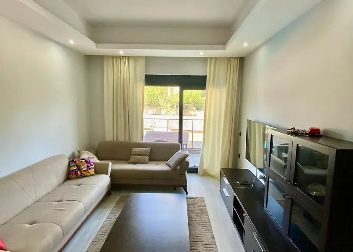 Apartment Stylish 1br Flat Pool View & 10 Min Walk To