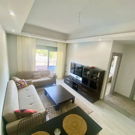 Stylish 1br Flat Pool View & 10 Min Walk To Apartment