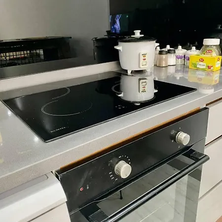 Apartment Stylish 1br Flat Pool View & 10 Min Walk To