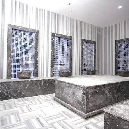 Stylish 1br Flat Pool View & 10 Min Walk To *