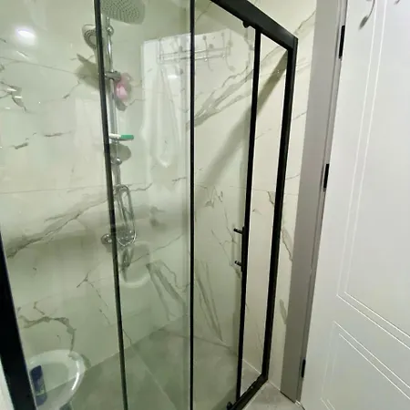 Stylish 1br Flat Pool View & 10 Min Walk To Apartment