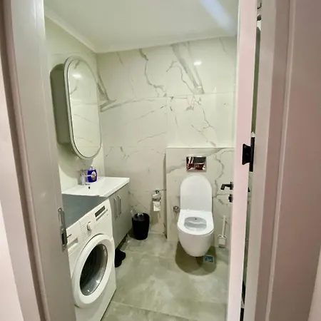 Apartment Stylish 1br Flat Pool View & 10 Min Walk To