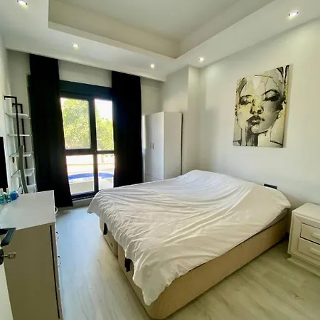 Apartment Stylish 1br Flat Pool View & 10 Min Walk To *
