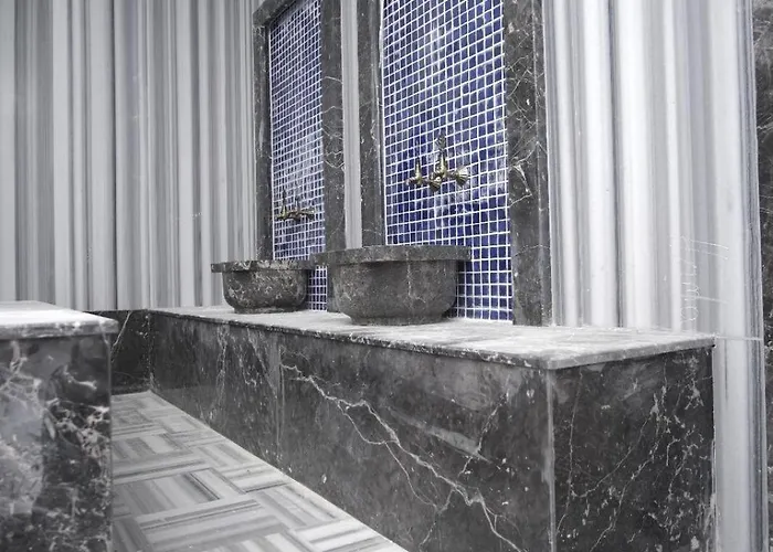 Apartament Stylish 1br Flat Pool View & 10 Min Walk To