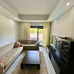 Appartement Stylish 1br Flat Pool View & 10 Min Walk To
