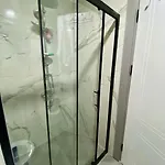Stylish 1br Flat Pool View & 10 Min Walk To Appartement