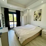 Appartement Stylish 1br Flat Pool View & 10 Min Walk To *